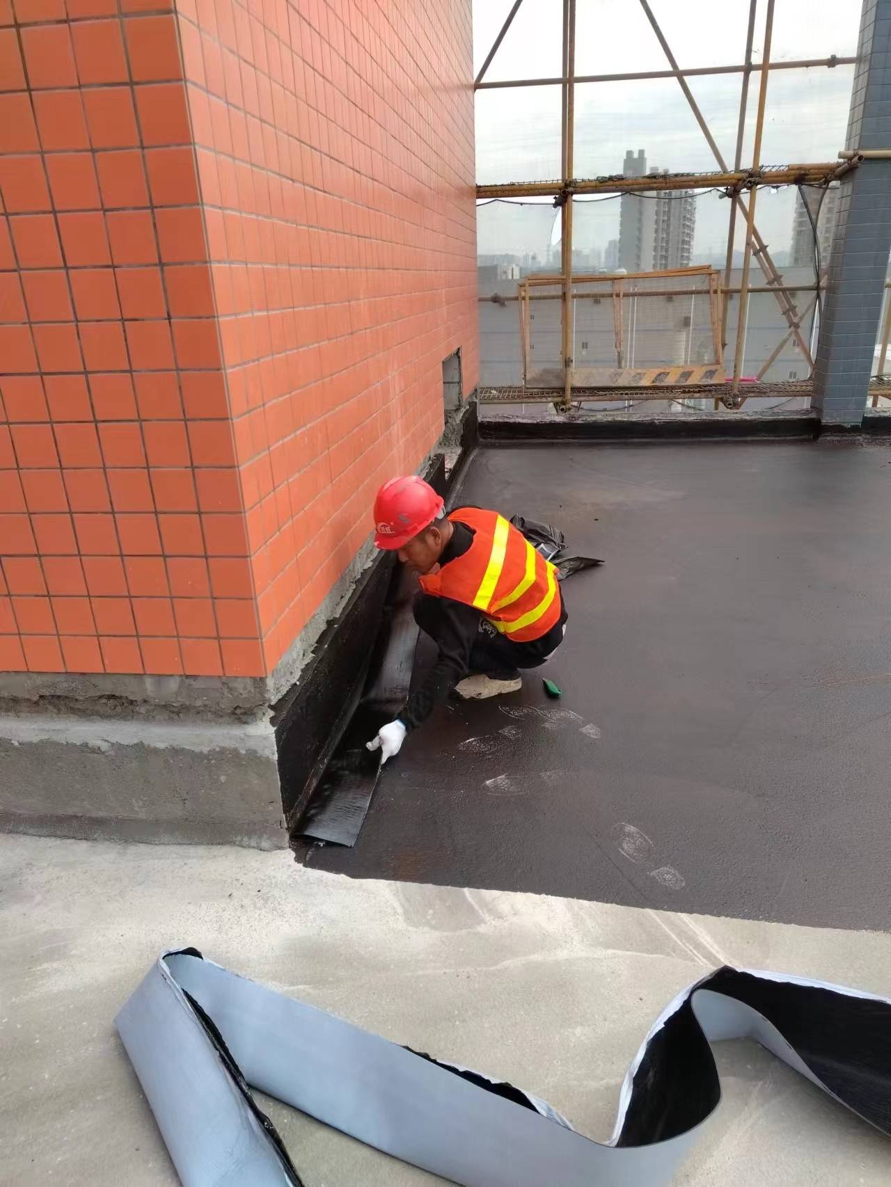 樓房水管漏水怎么辦？廣州本地專業(yè)防水補漏與管道安裝服務(wù)指南